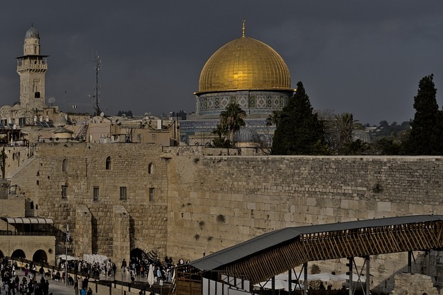 מלון באזור הכותל המערבי יאפשר לכם ליהנות מקרבה לאתר החשוב הזה, וגם לחקור את שאר האזור