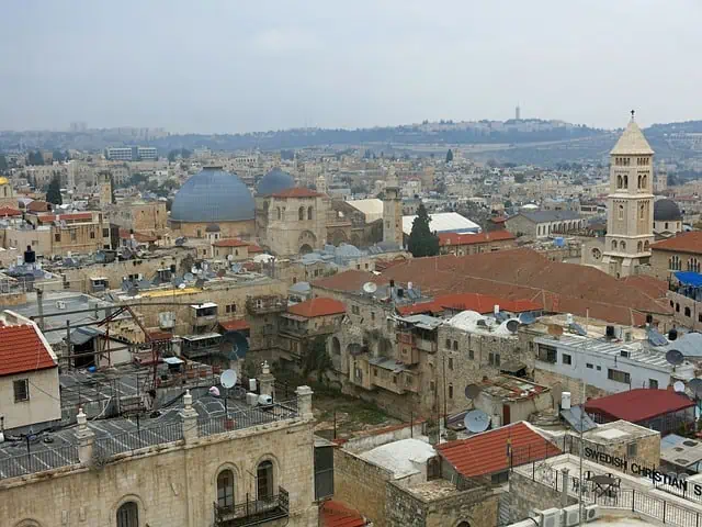 ירושלים היא עיר עם היסטוריה בת אלפי שנים, והיא ביתם של מספר אתרים היסטוריים חשובים