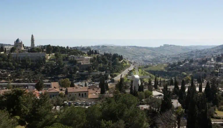 מלונות ליד גן הפעמון בירושלים