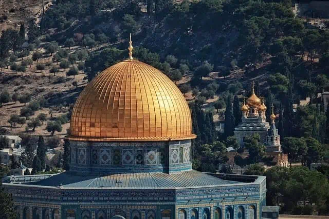ירושלים היא עיר עתיקה ומרתקת, עם היסטוריה עשירה ותרבות ייחודית. היא עיר של דת, פוליטיקה ואנשים מכל העולם