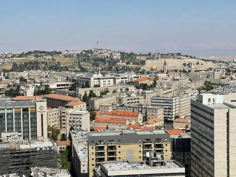 אם אתם מחפשים חופשה מפנקת בירושלים, כדאי לשקול לבחור מלון עם ג'קוזי או בריכה פרטית